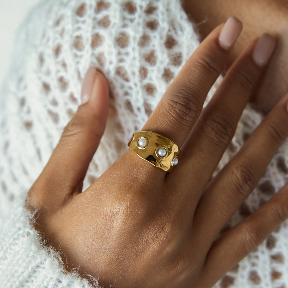 Elegant Ladies Ring With Glass Pearl Stainless Steel 18K Gold Plated Geometric Pattern Vacuum Electroplating Jewelry Accessory