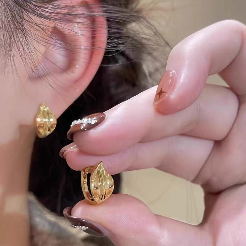 Versatile Golden Leaf Earrings Elegant Simple Fashion Retro Unique Women's Copper Leaf Shaped Jewelry Accessories