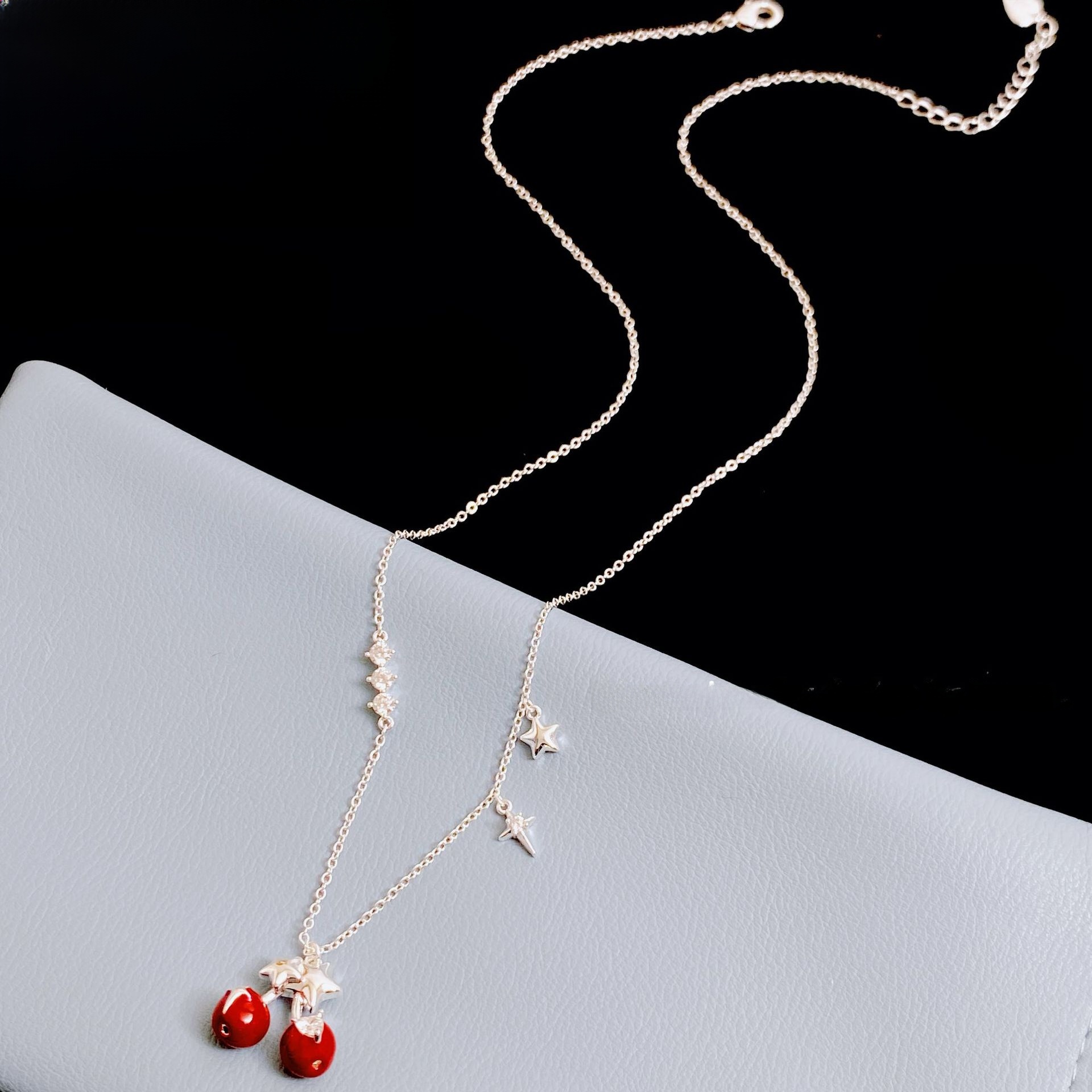 Kanamina Elegant Red Cherry Diamond Embedded Necklace For Women Sweet Fashionable Versatile Clavicle Chain Fruit Patterned Jewelry