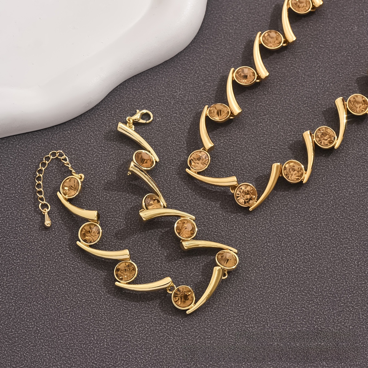 Simple Elegant Necklace For Banquet Women And Unisex Geometric Pattern Rhinestone And Copper Jewelry Set