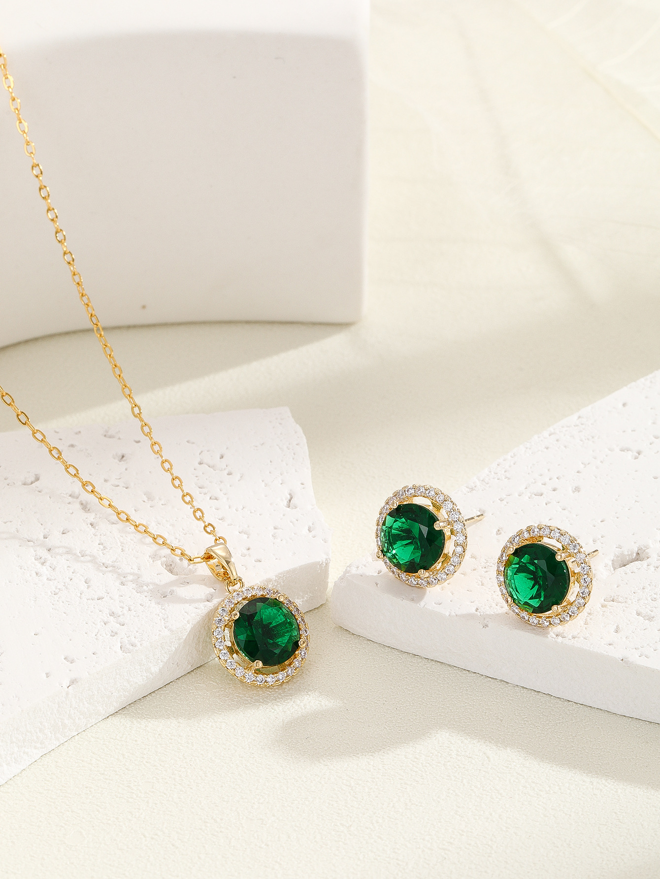 Elegant European Style Necklace Women's Super Shiny Zircon Fashionable Minimalist Design Luxury Jewelry Set
