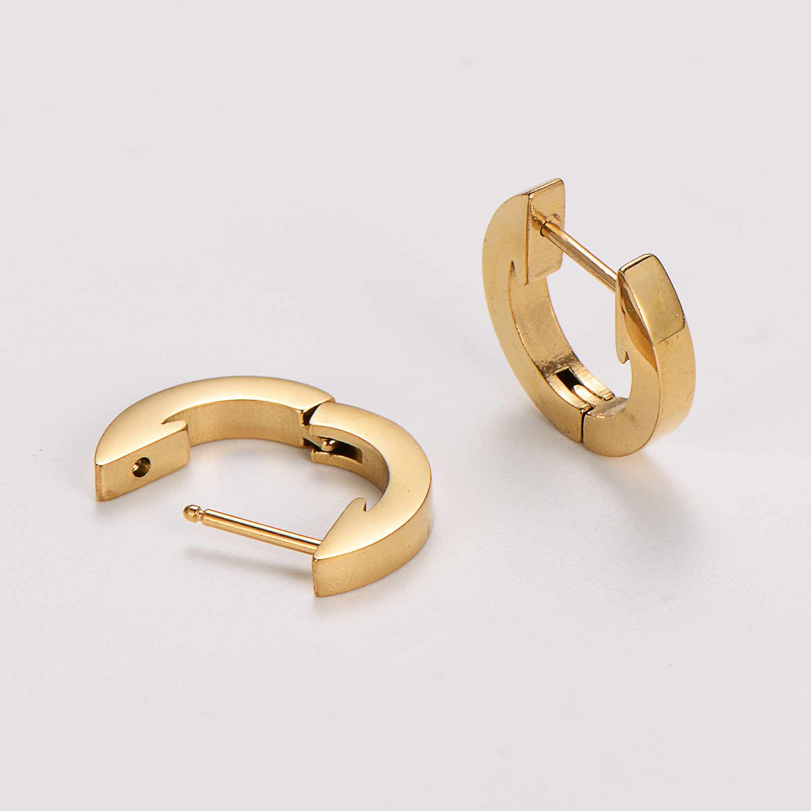 AML Simple South American/African Style Closed Ear Clip Wire Diameter 3mm Glossy Classic Earrings