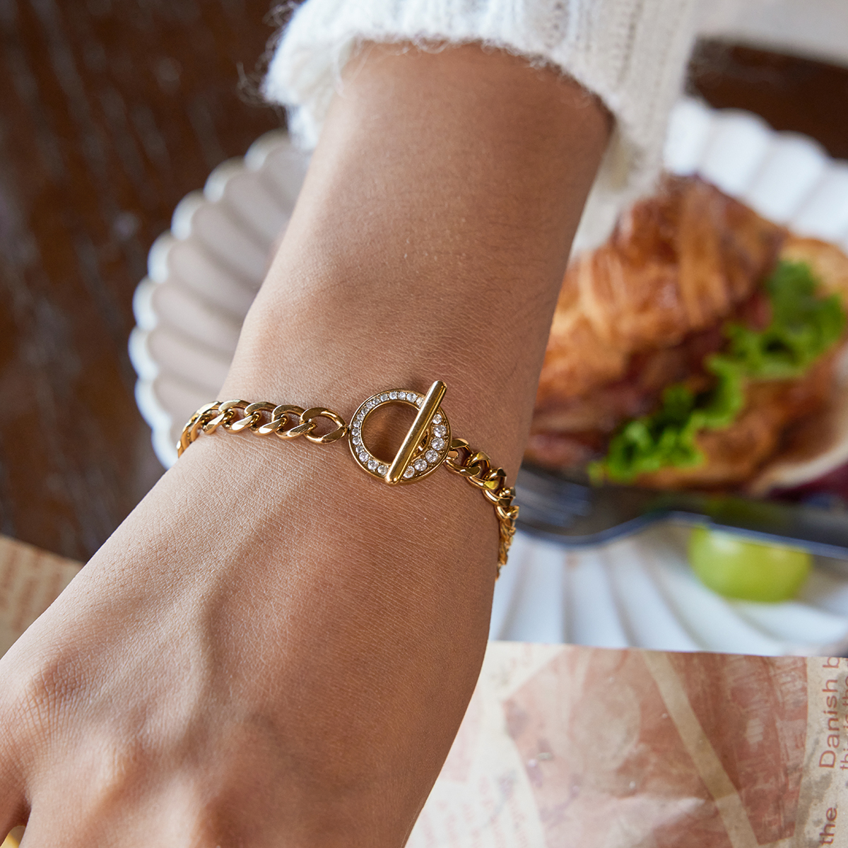 Ladies Classic Style Stainless Steel Zirconia OT Buckle Bracelet White Zirconia Basic NK Chain 21cm Round Pattern Vacuum Plated