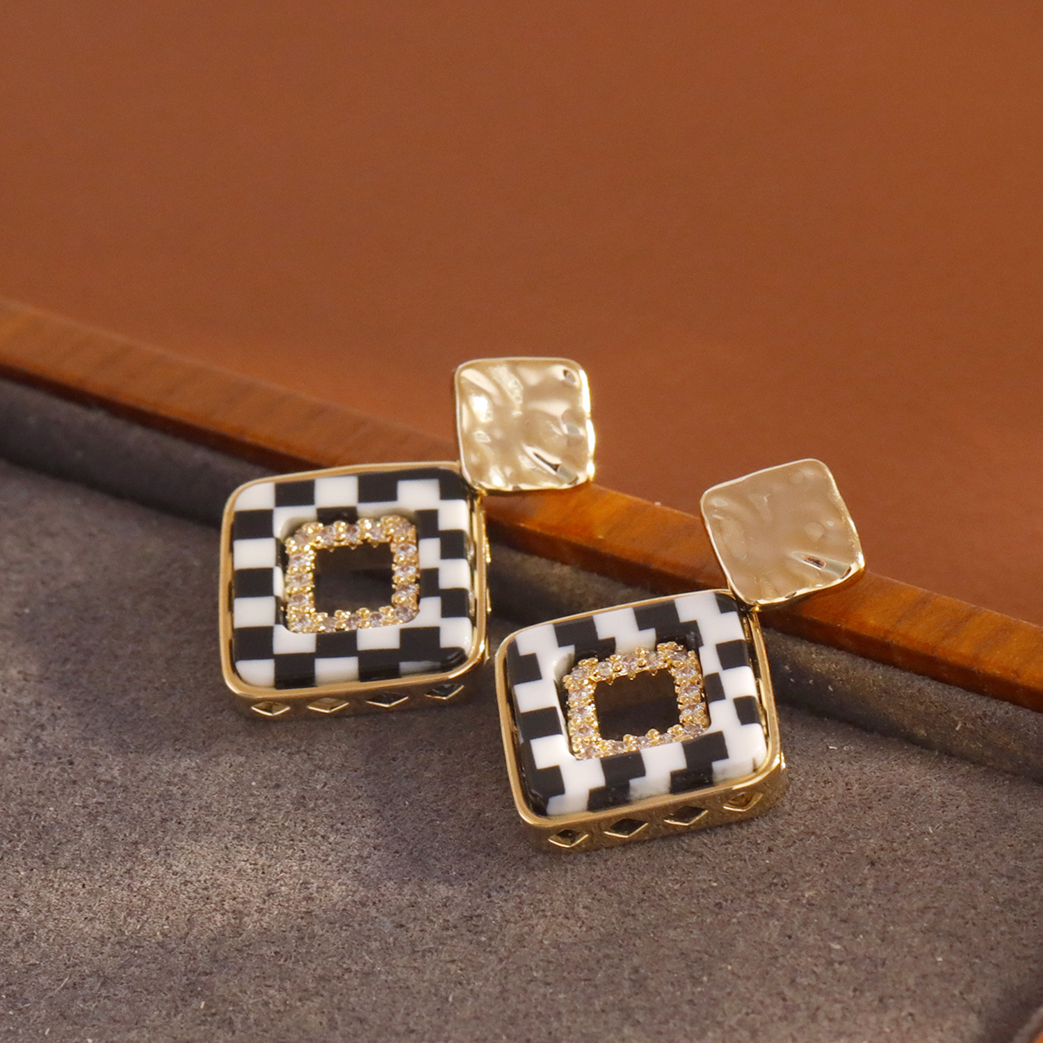 Fashionable Personality Chessboard Pattern Earrings Trendy Design Sense High-End Feelings Popular Internet Red Dangle Earrings