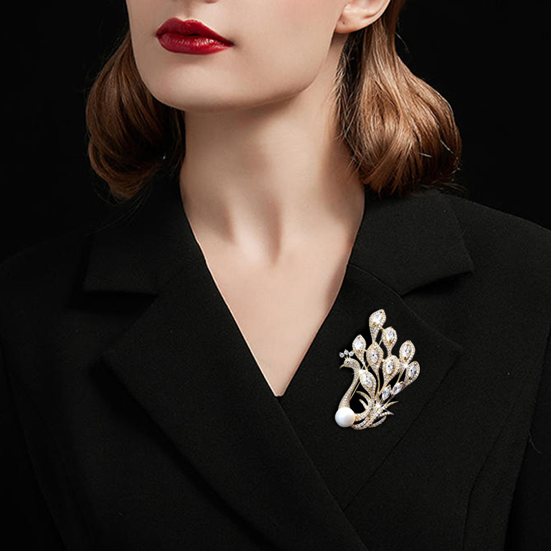 Elegant Luxurious Animal Brass Inlay Artificial Pearls Zircon Women's Brooches 1 Piece