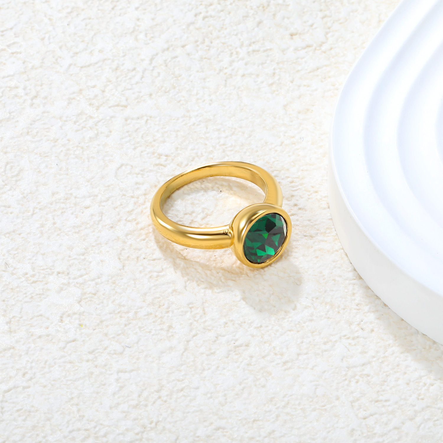 Vintage Green Emerald Round Diamond Ring Stainless Steel 18K Gold Plated Single Ring Jewelry Vintage Style Women's Artistic Style