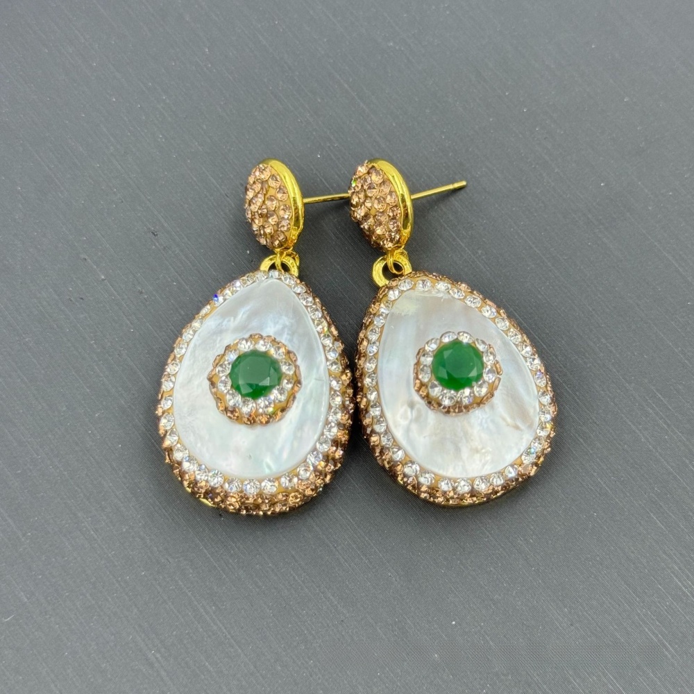 Natural Freshwater Pearl Shell Embedded Jade Three-piece Set Czech Diamond Luxury Style High-end Feelings Jewelry Accessories