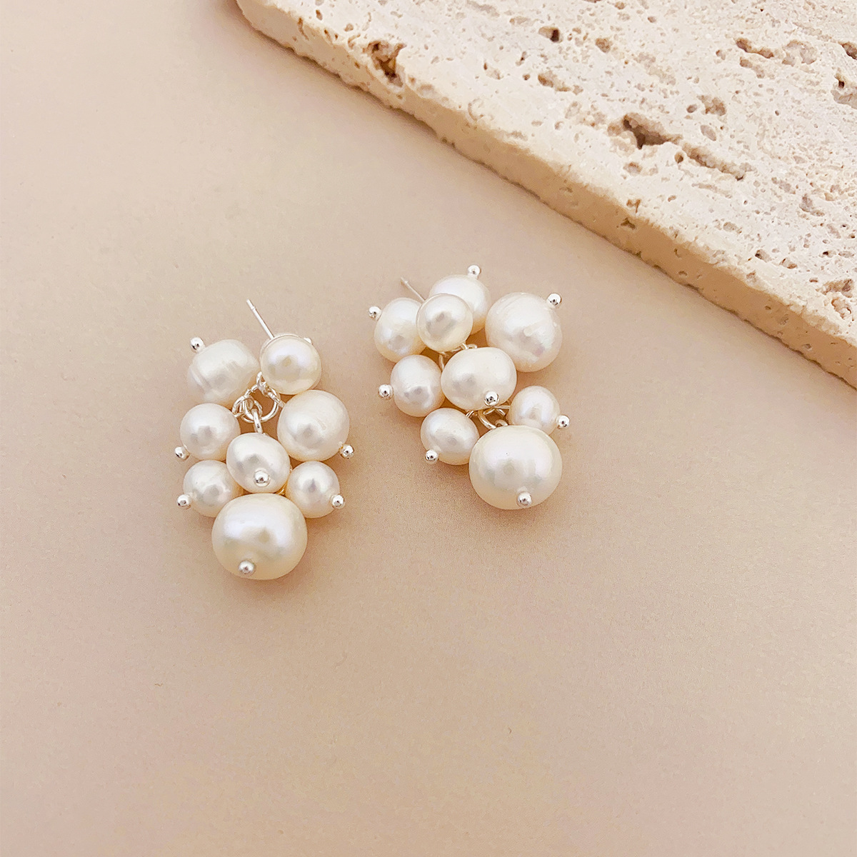 New Style Fresh Summer Colorful Grape Freshwater Pearl Earrings Women Sweet Elegant Versatile Pearl Studs Geometric Pattern