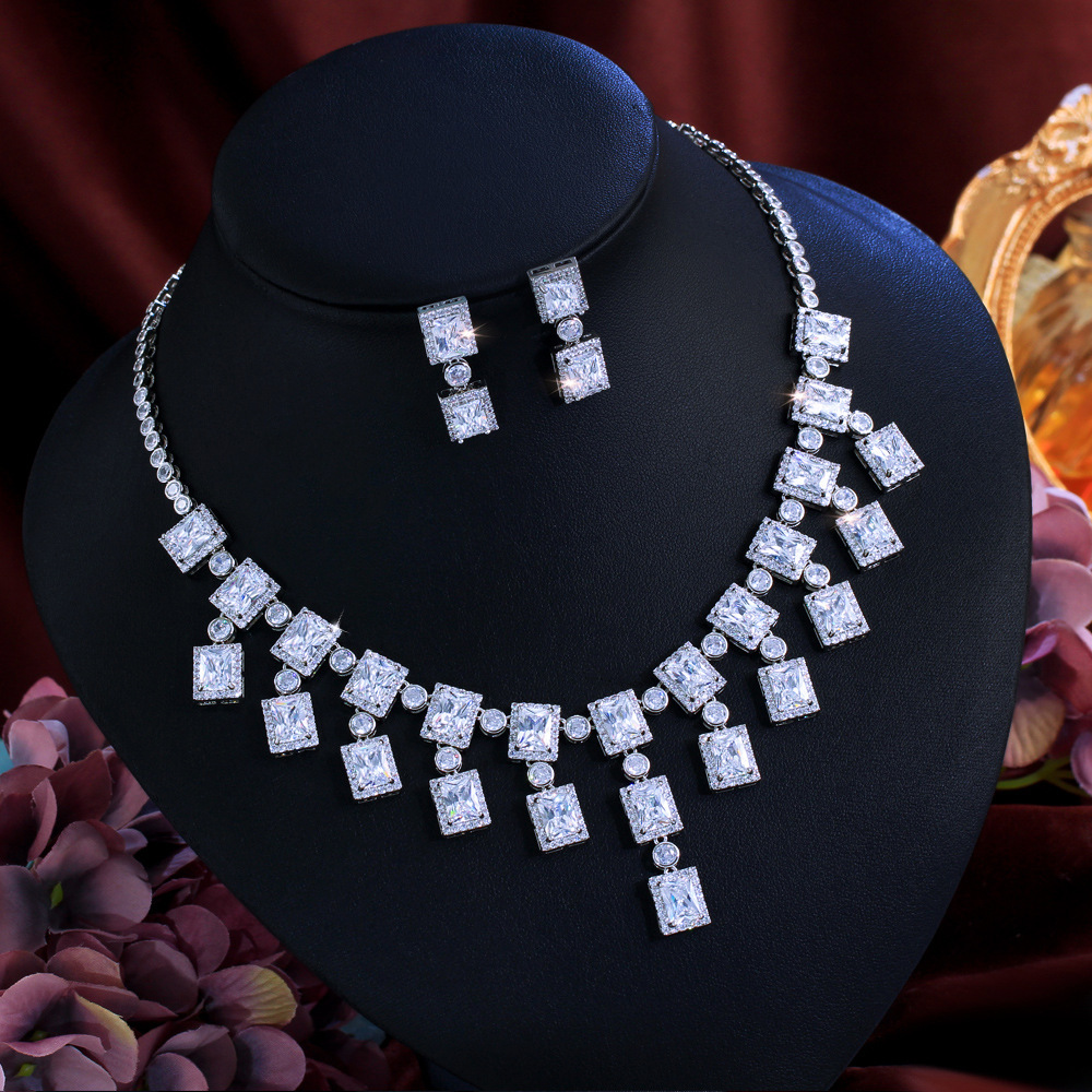 Women's Sparkling Geometric Two-Piece Jewelry Set - Diamond-Like Crystal Rhinestones Copper Bridal Party Dinner Earrings & Necklace
