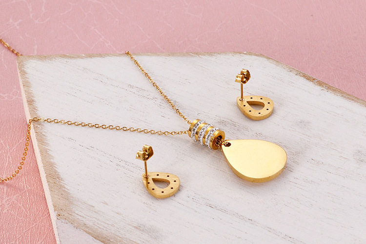PVD Coated 18K Gold Plated Heart Stainless Steel Titanium Steel Fashion Waterproof Non Tarnish