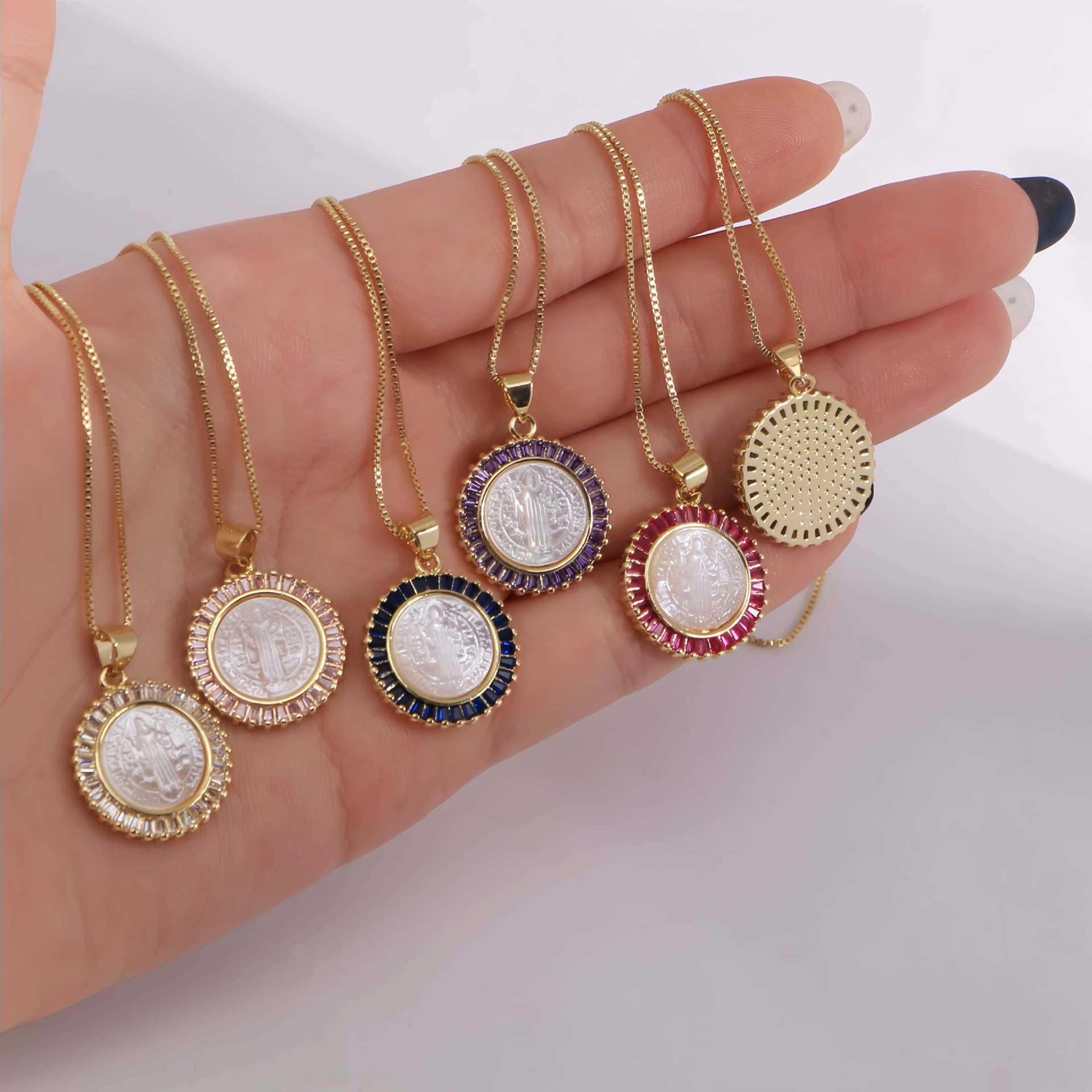 French Style 18K Gold Plated Shell Necklace Ladies Micro Inlaid Zircon White Shell Jewelry Accessories