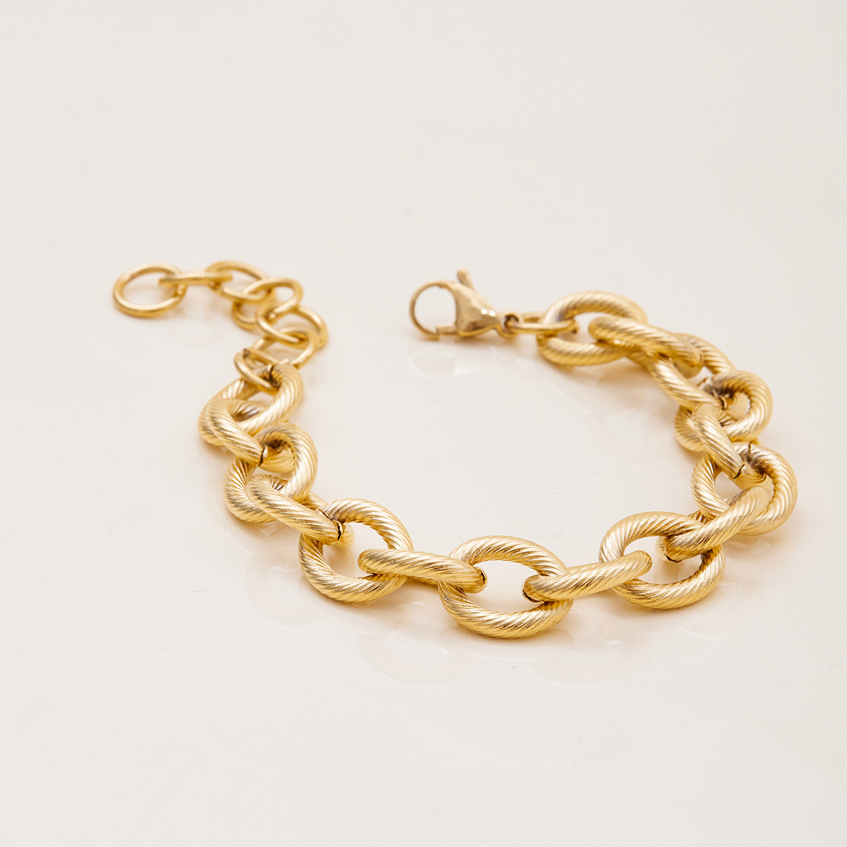 Ladies Vintage Style Stainless Steel Cross Chain Bracelet Screw Thread 18K Gold Plated Adjustable Length Travel Friendly Jewelry