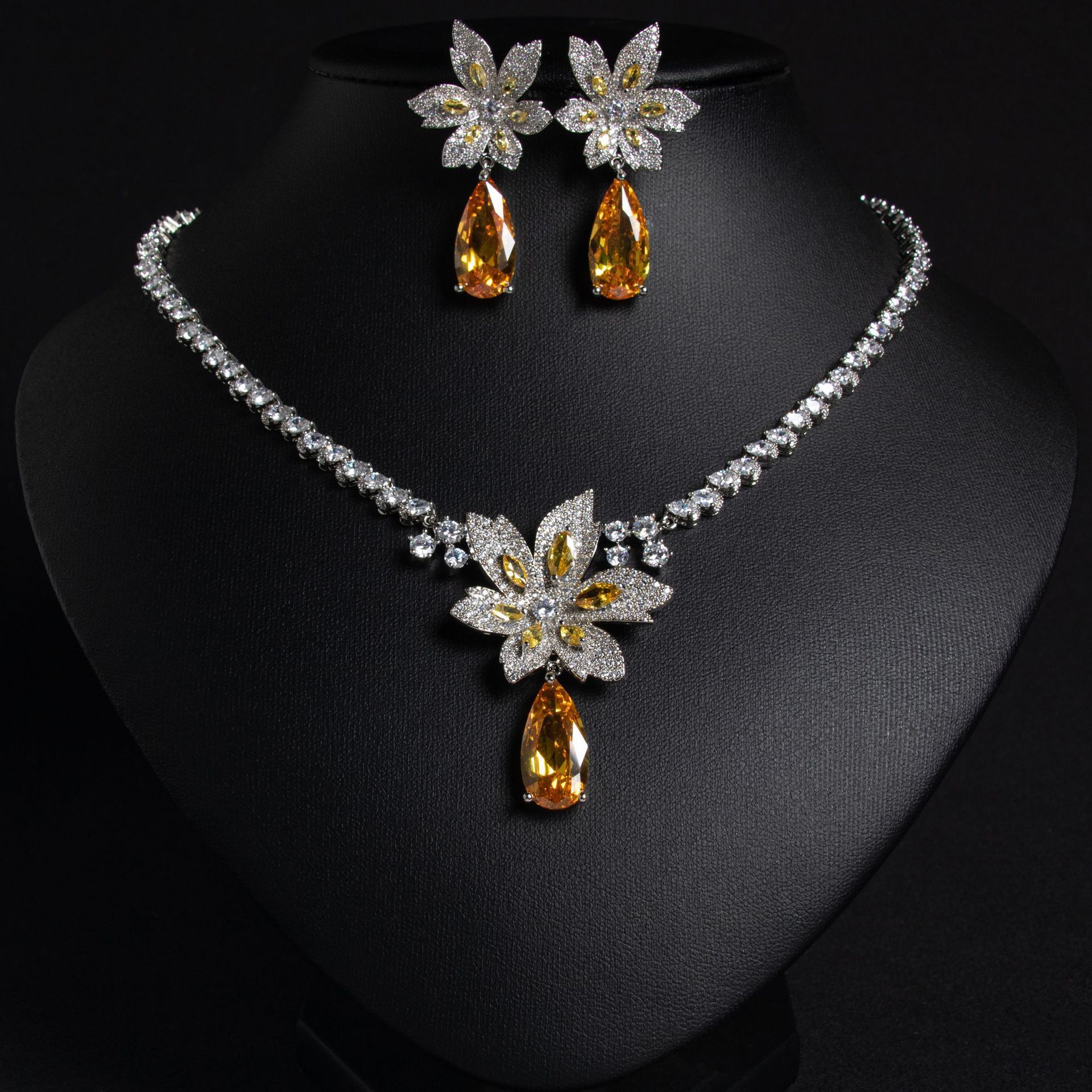 Elegant Flower Waterdrop Pendant Earrings Necklace Set Zircon Women's Jewelry Two-Piece Set Luxury Style Copper Material