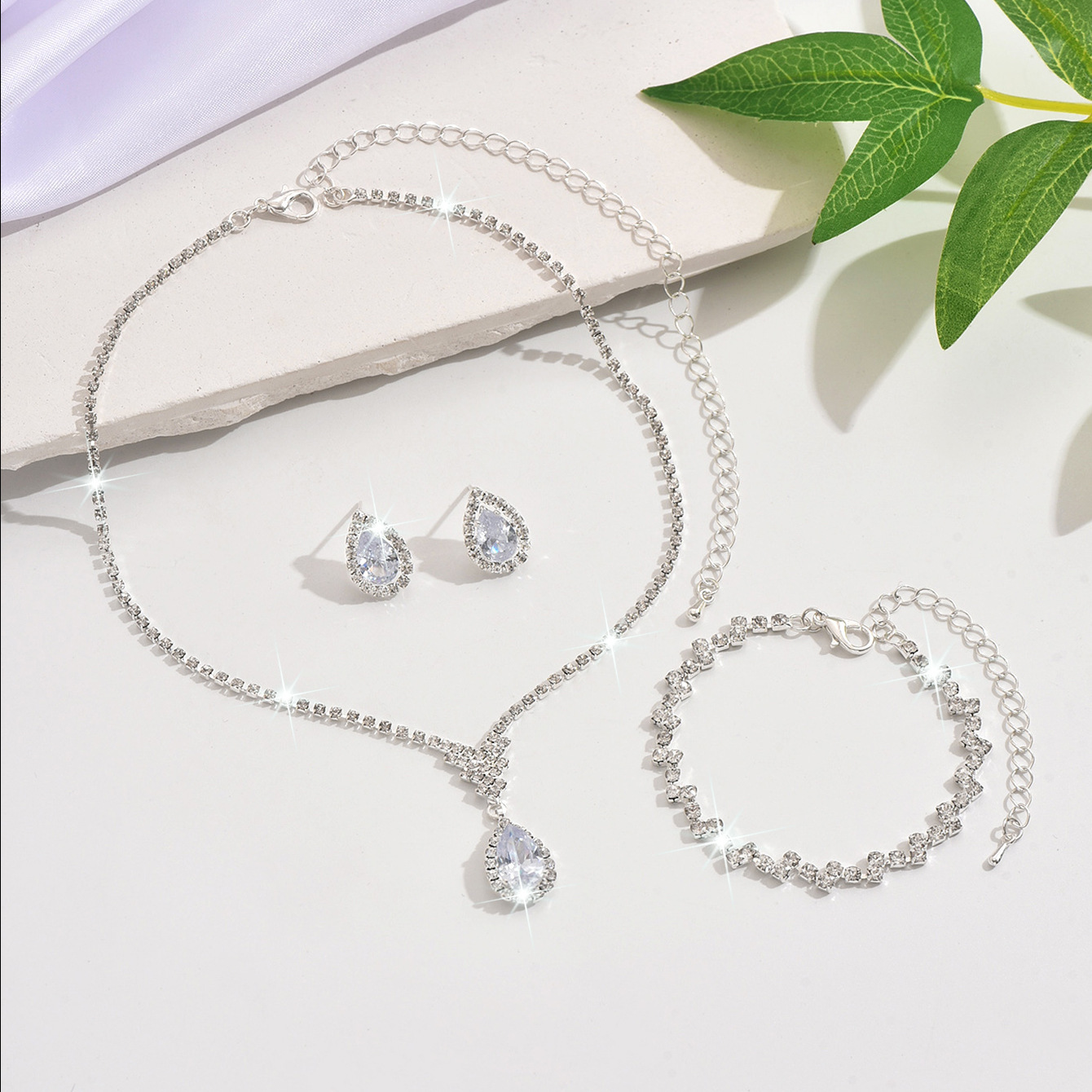 Fashionable Sparkling Waterdrop Earrings Necklace Set Women Full Diamond Banquet Clavicle Chain Jewelry Copper Material Circle Craft