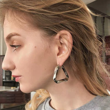 Folded Hoop Earrings Women's French  Cold Wind East Gate Earrings  Brass Plated 18K Earrings Wholesale