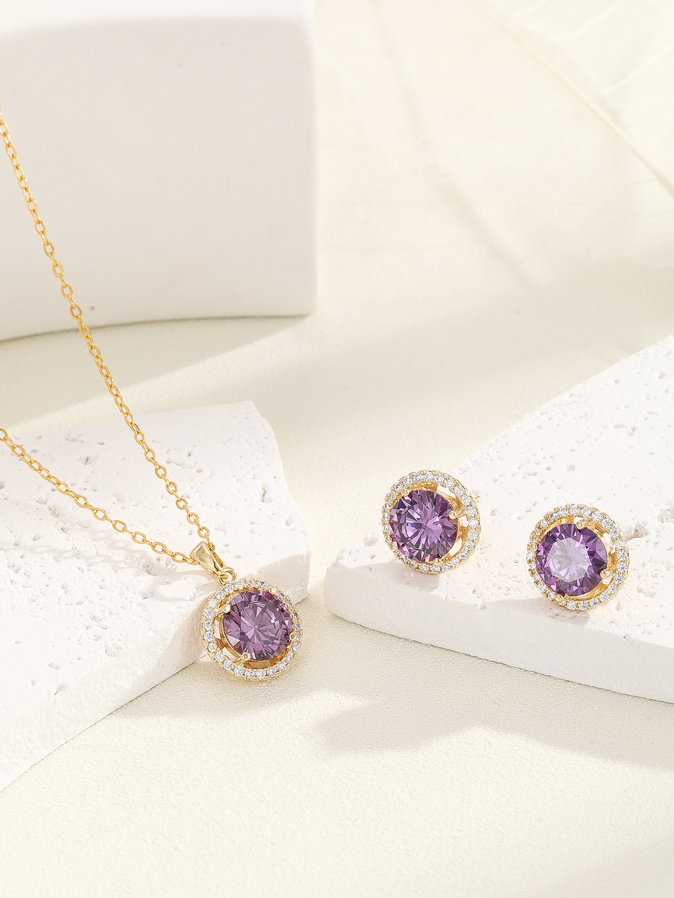 Elegant European Style Necklace Women's Super Shiny Zircon Fashionable Minimalist Design Luxury Jewelry Set