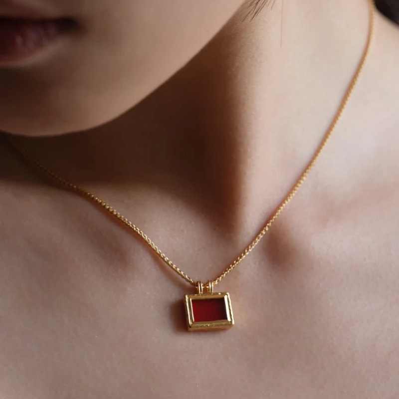 Red Agate Pendant Twist Chain Necklace Design Metal European Women Jewelry Accessories