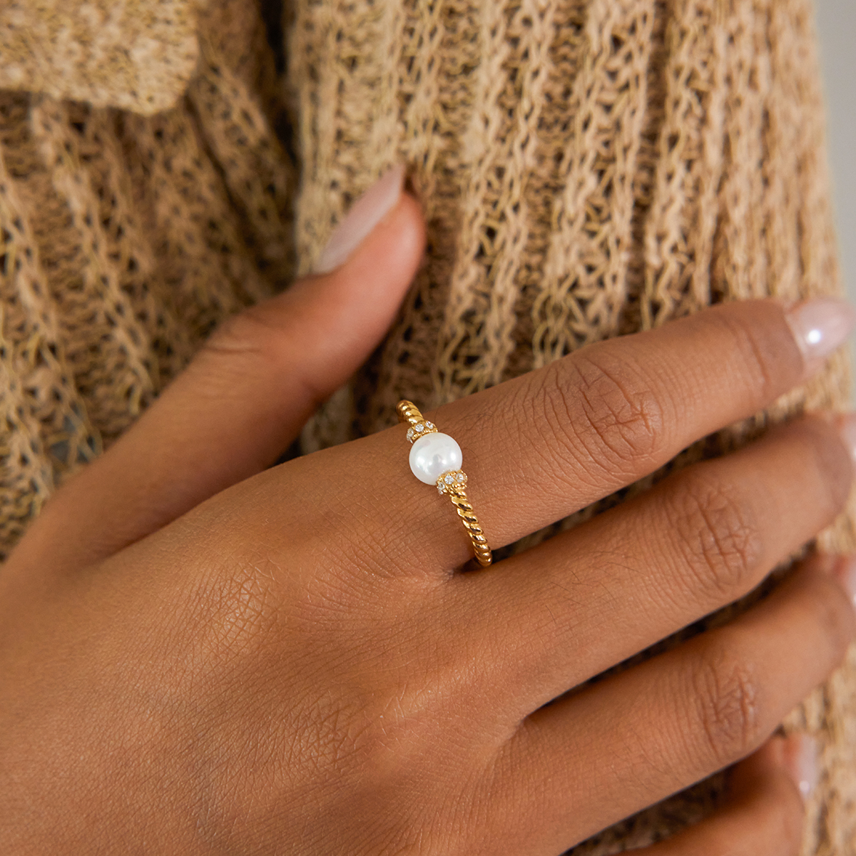 I0/Ladies' Style - Elegant And Graceful Style/18K Gold Stainless Steel + Glass Pearl + Rhinestone/With White Rhinestone Glass Pearl Braided Pattern Ring Size 7