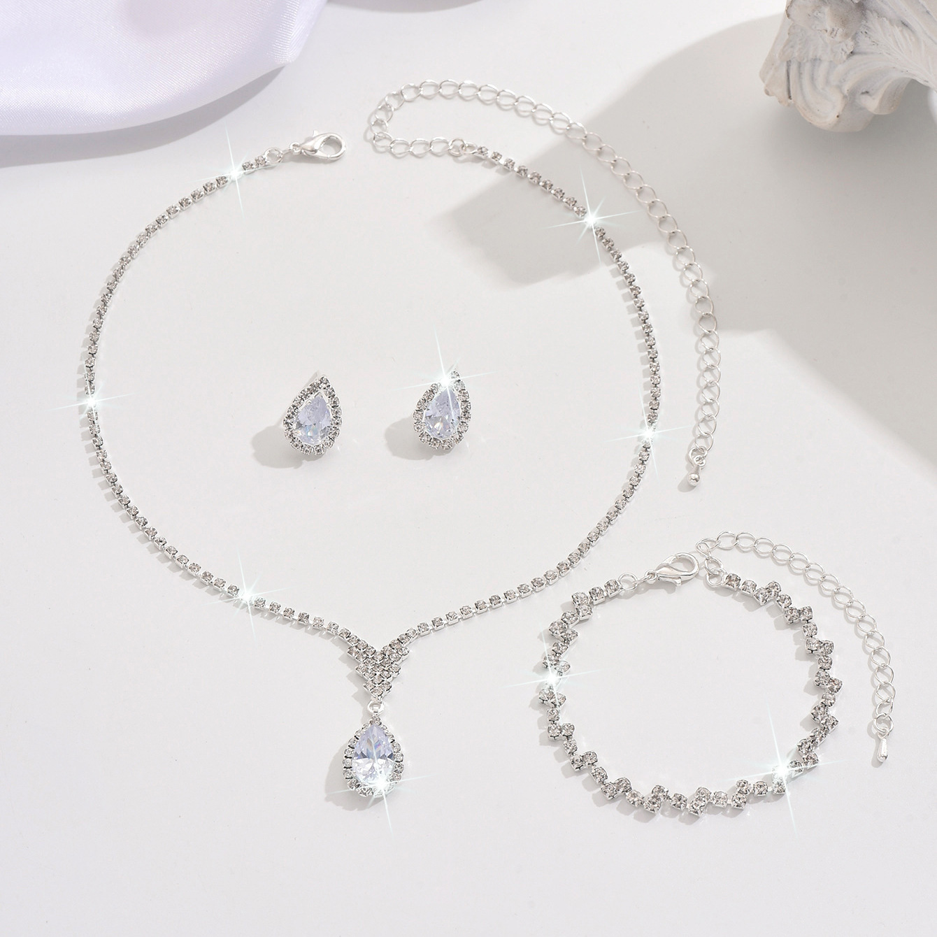 Fashionable Sparkling Waterdrop Earrings Necklace Set Women Full Diamond Banquet Clavicle Chain Jewelry Copper Material Circle Craft
