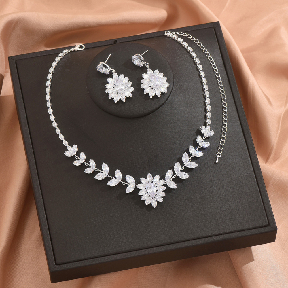 Classic Waterdrop Zircon Wedding Accessories Jewelry Set For Brides Earrings Necklace Gown  Style