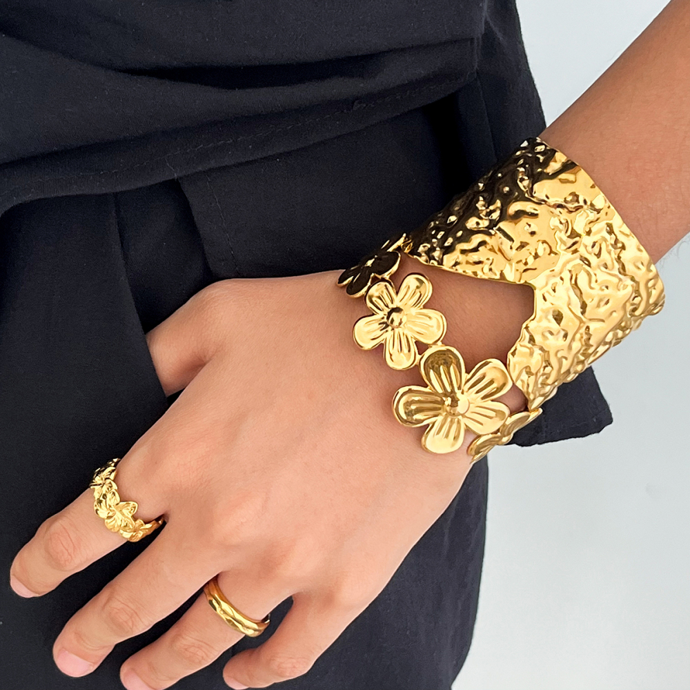 Modern Minimalist Ladies' Bracelet 18K Gold Stainless Steel Flower Open Handmade Jewelry Accessories For Travel All Seasons