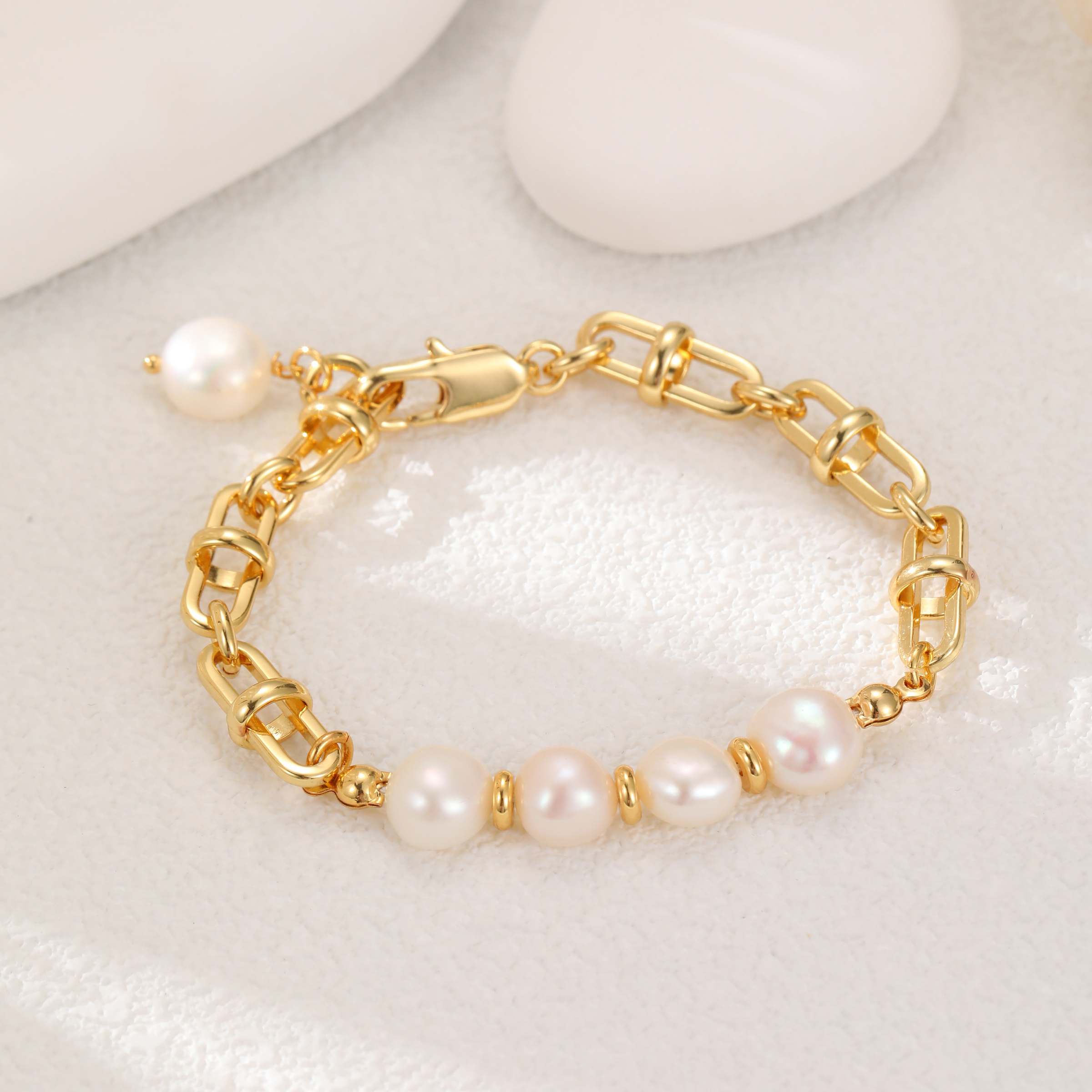 Classic Fashionable Versatile Luxury 18K Gold Plated Natural Freshwater Pearl Bracelet Geometric Pattern Copper Jewelry Accessory