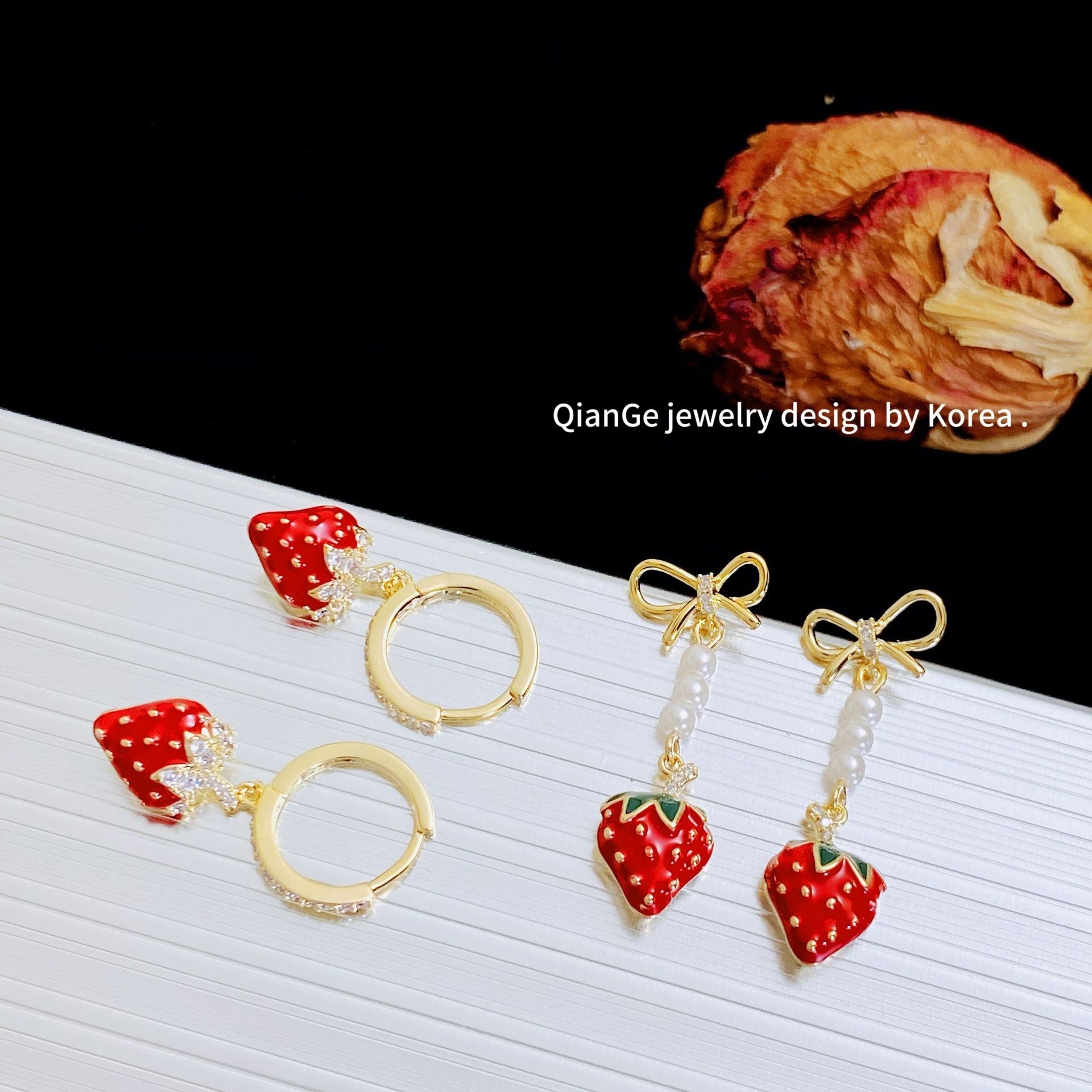 Kanamina New Style Cute Sweet Strawberry Women's Earrings Fashionable Adolescent Student Ear Jewelry Fruit Pattern Copper Material