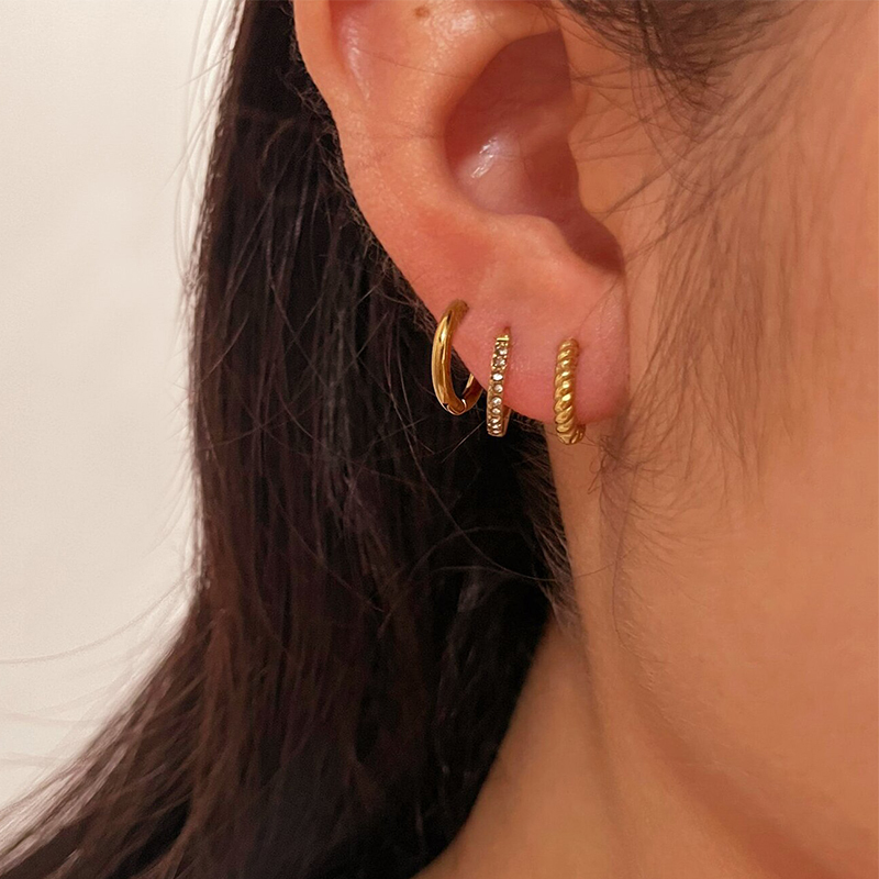 304 Stainless Steel Single Row Drill Simple Bracelet Twist PVD Coated Rhinestones Real Gold Plated 18K Gold Simple Style Classic Style Waterproof Non Tarnish Irregular Surgical Steel Gold Earrings