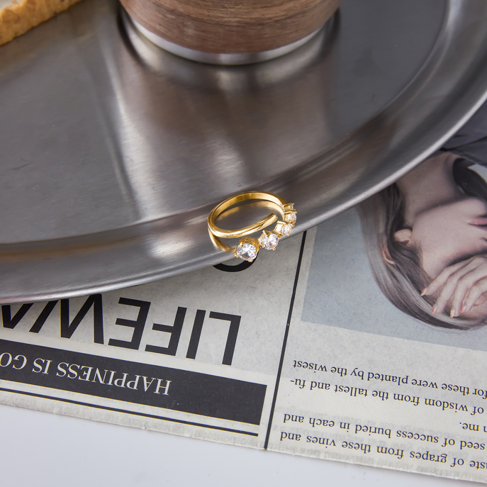 Ladies Classic Style 18K Gold Stainless Steel Round White Zirconia Ring Line Design Size 7 Jewelry Accessories Rings