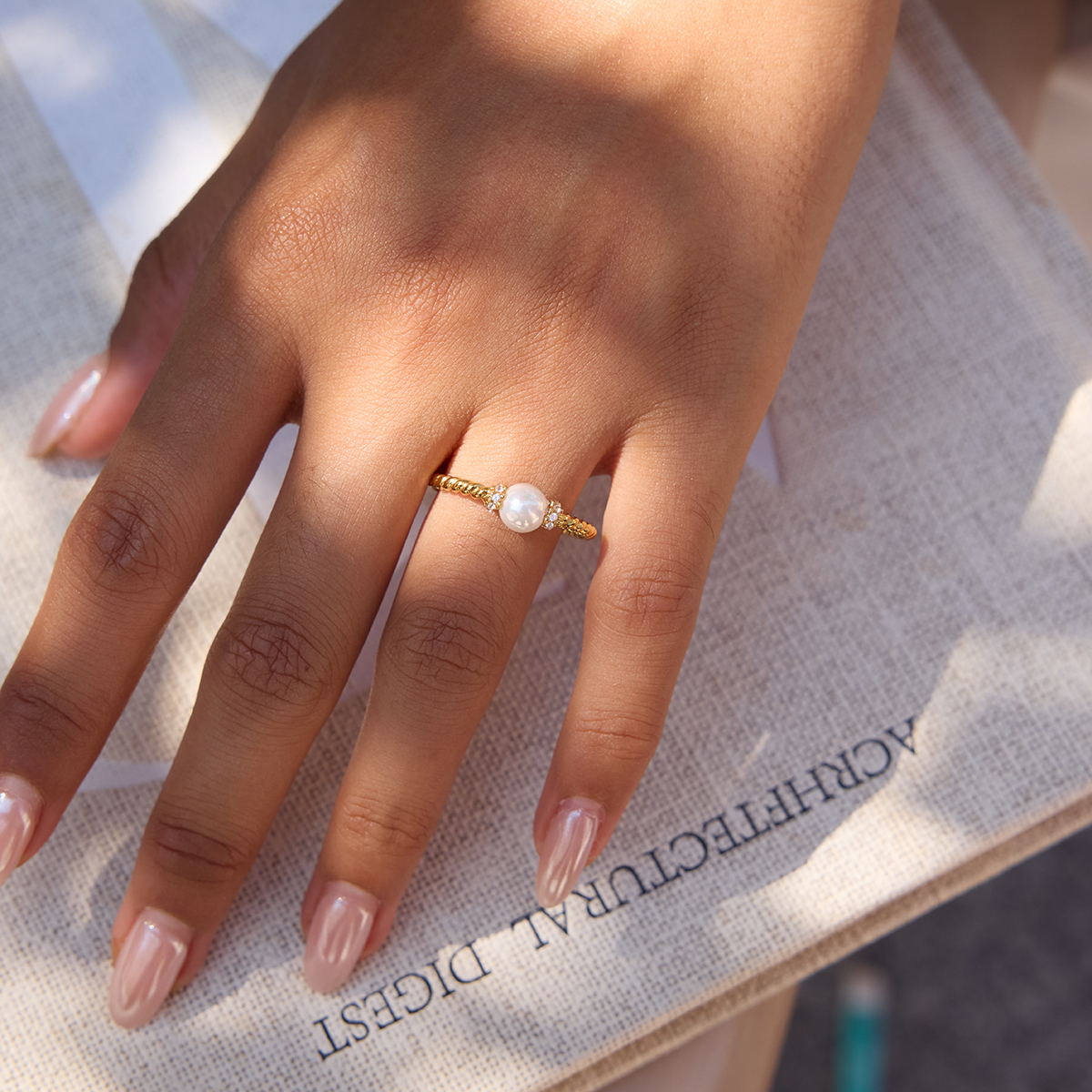 I0/Ladies' Style - Elegant And Graceful Style/18K Gold Stainless Steel + Glass Pearl + Rhinestone/With White Rhinestone Glass Pearl Braided Pattern Ring Size 7