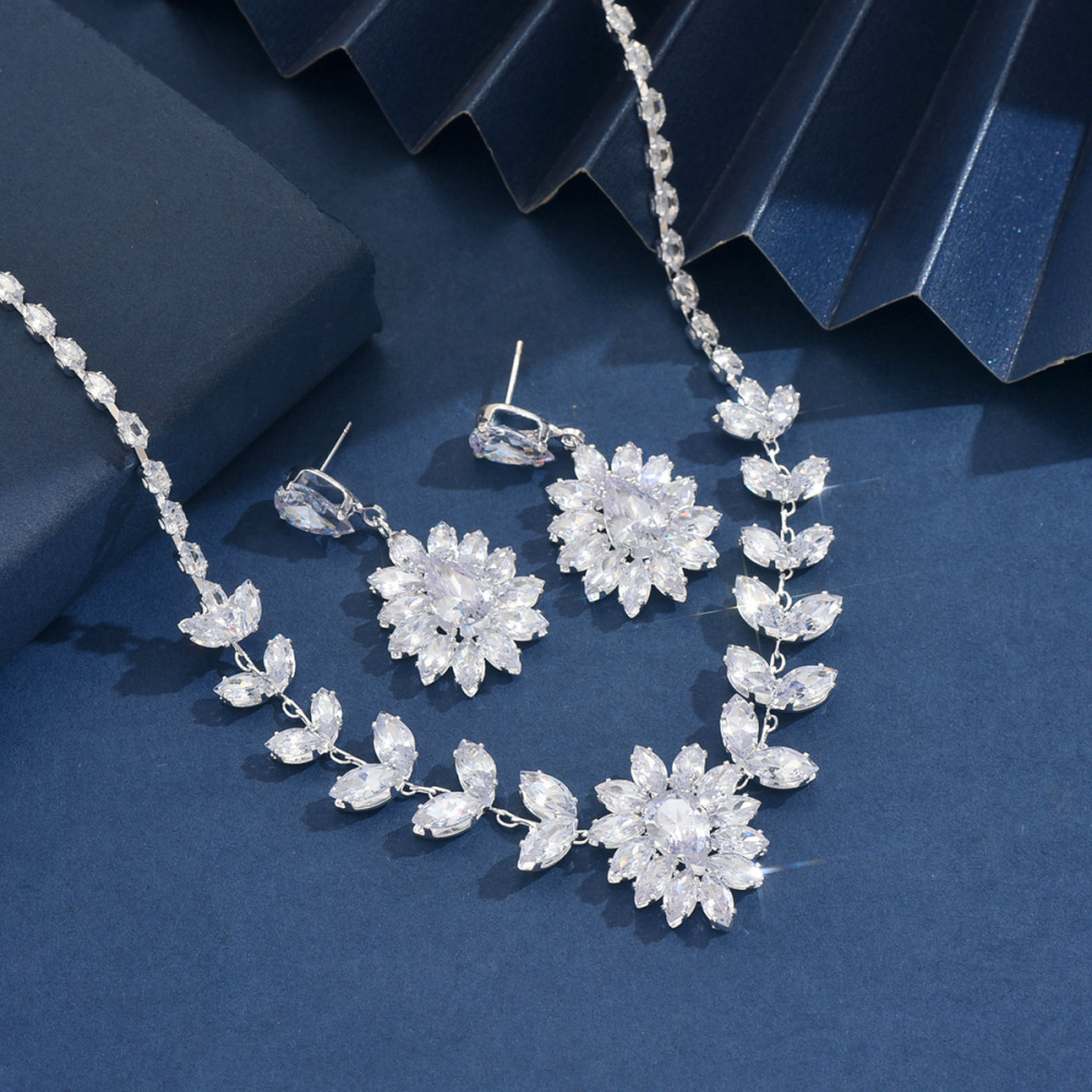 Classic Waterdrop Zircon Wedding Accessories Jewelry Set For Brides Earrings Necklace Gown  Style