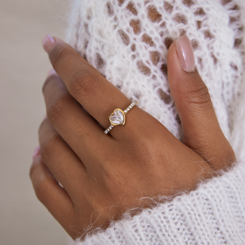 Women's Classic Style 18K Gold 304 Stainless Steel + Zircon Heart White Zircon Ring Size 7