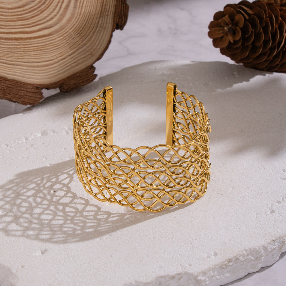 18K Gold Plated Geometric Wide Line Intersecting Hollow Bracelet Jewelry 304 Stainless Steel Waterproof Non-Fading Accessories