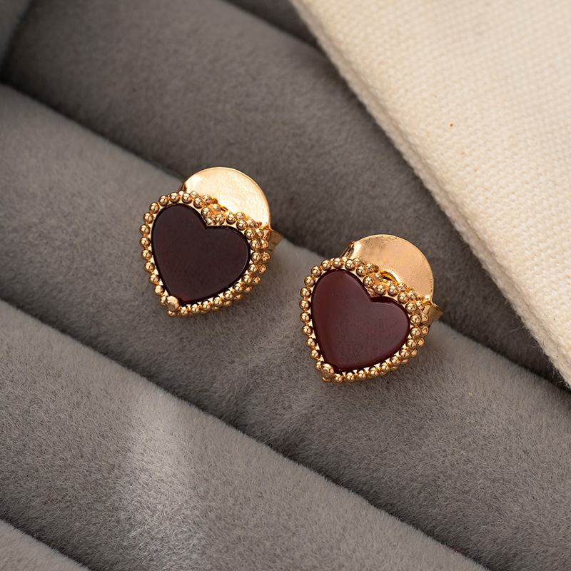 French Heart Shaped Earrings Women's Fashionable Elegant Small Precise Ear Jewelry High-End Sensation Light Luxury