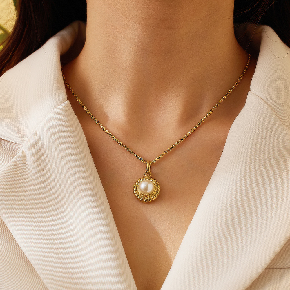French Style Pearl Necklace Titanium Steel Geometric Vacuum Plated Stainless Steel 18K Gold Edge Suitable For Women
