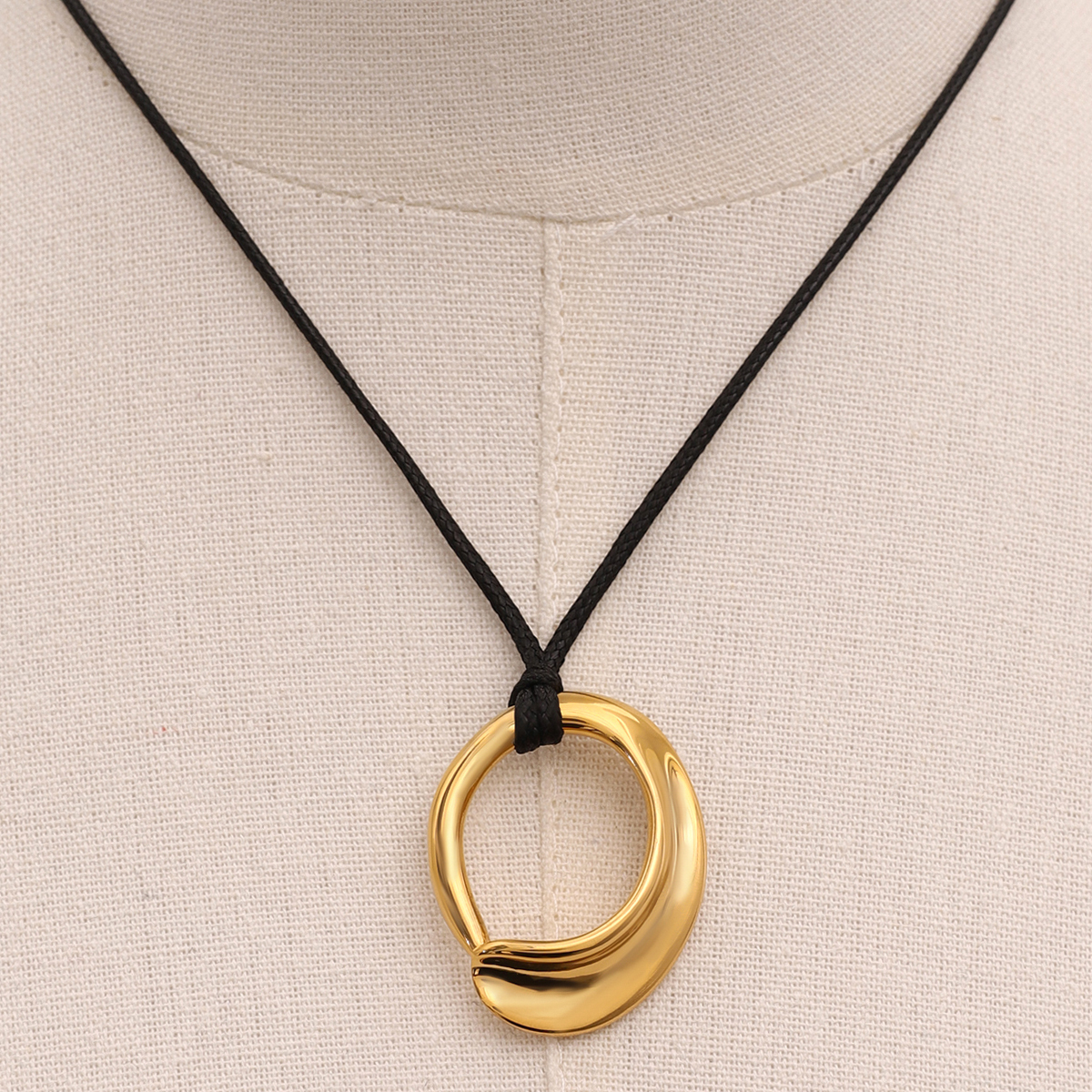 304 Stainless Steel Geometric PVD Coated 18K Real Gold Plated Simple Style Classic Style Pendant Necklace