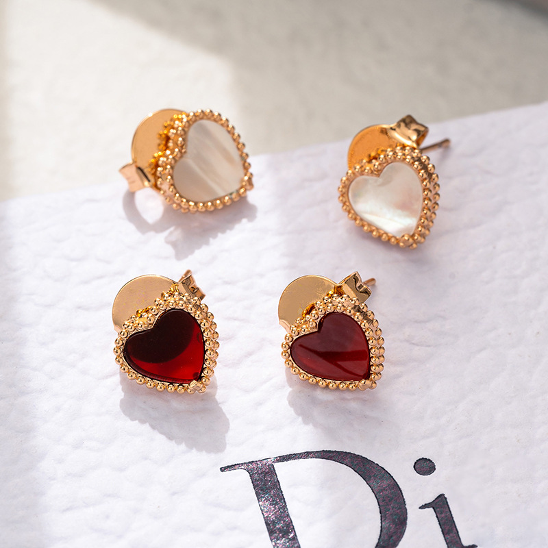 French Heart Shaped Earrings Women's Fashionable Elegant Small Precise Ear Jewelry High-End Sensation Light Luxury