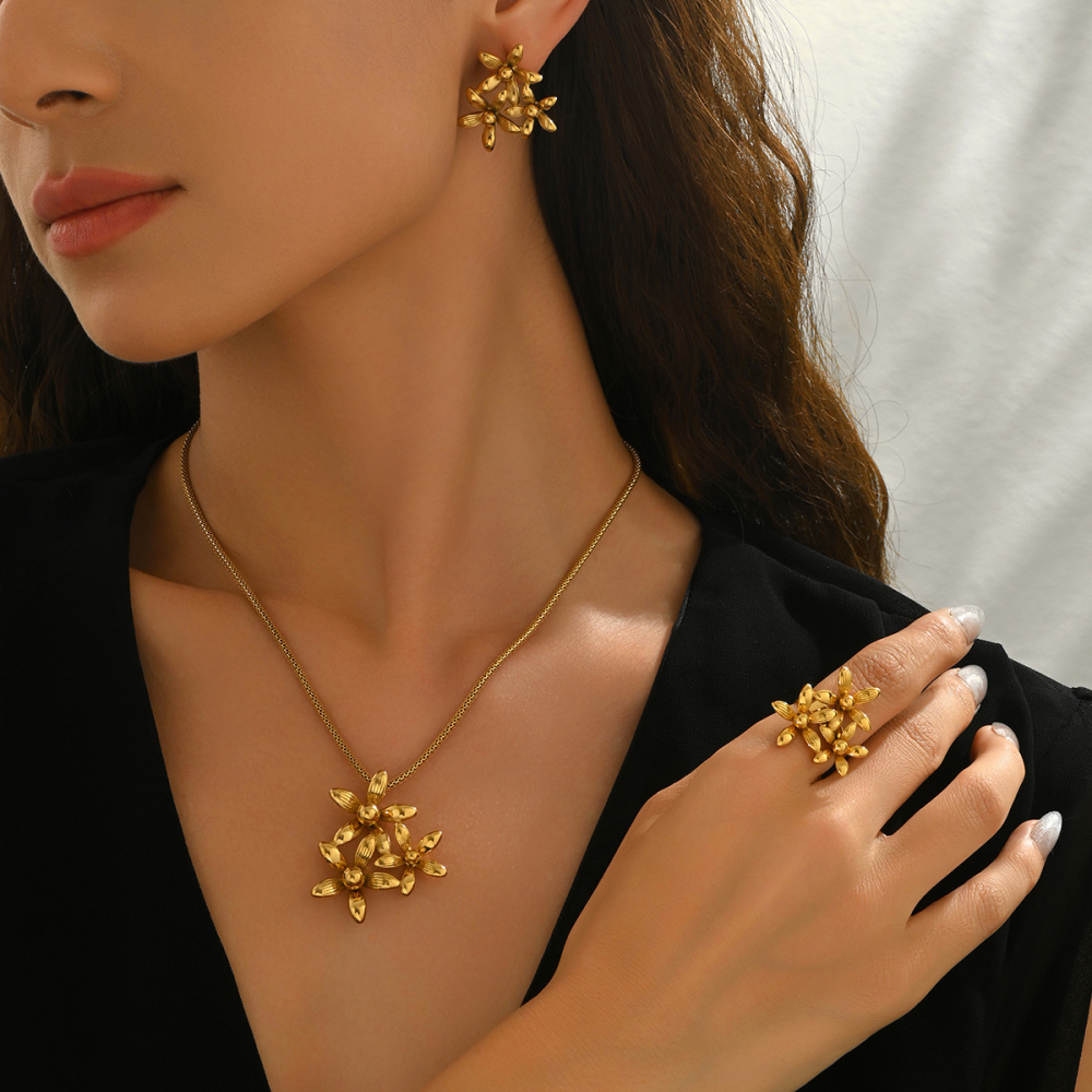 Four-Piece Stainless Steel Multiple Flower Splicing Elegant Necklace Earrings Ring Set For Banquet Bride Wedding Accessories