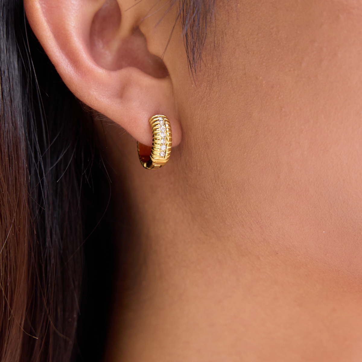 Women's Classic Style 18K Gold Stainless Steel + Rhinestone Threaded White Rhinestone Earrings Pair
