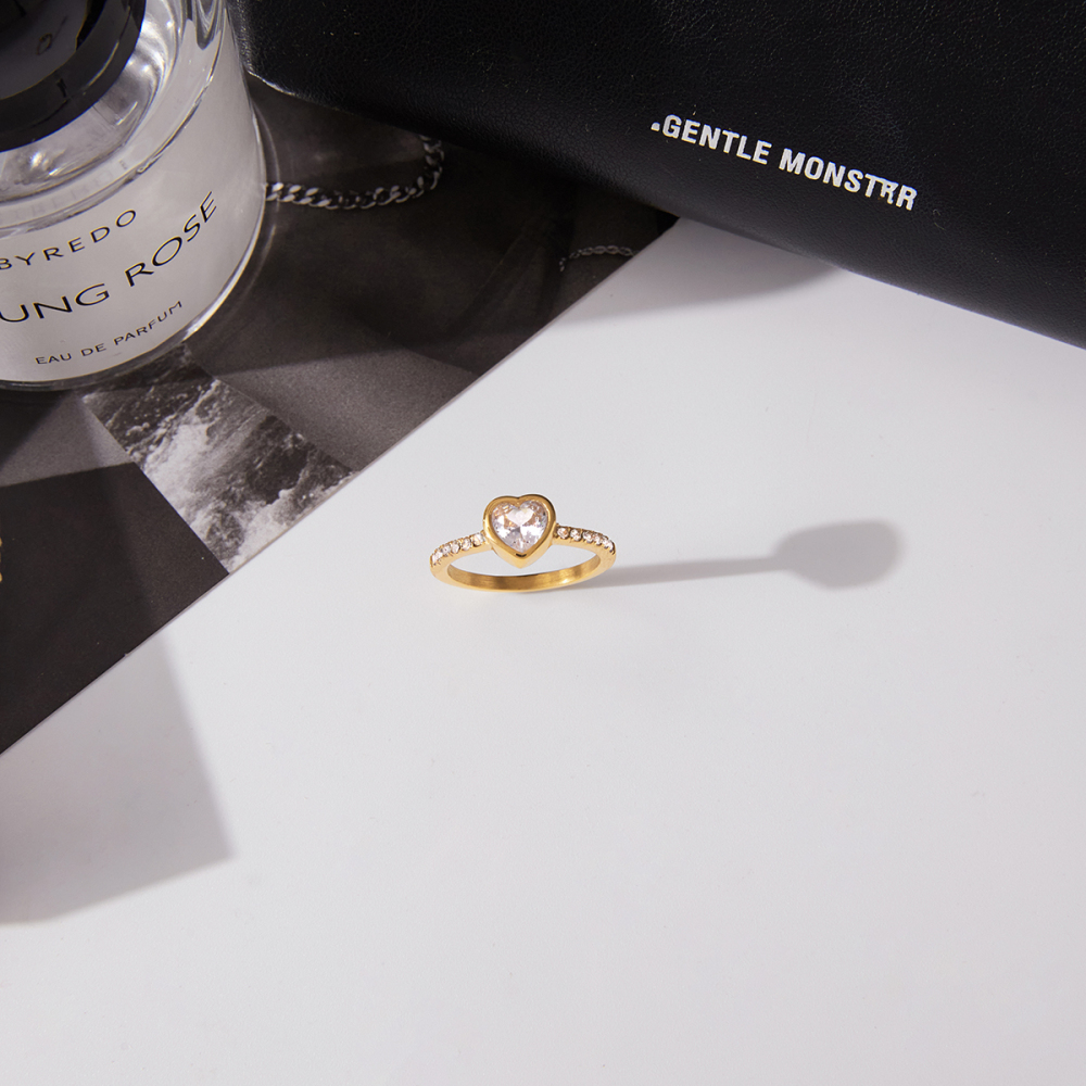 Women's Classic Style 18K Gold 304 Stainless Steel + Zircon Heart White Zircon Ring Size 7