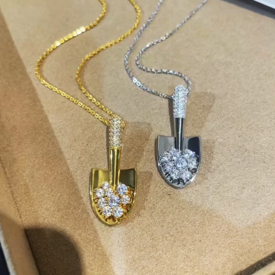 Vintage Gold Geometric Pattern Shovel Necklace For Women Daily Wear Inlaid With Diamonds Versatile Collarbone Chain High-end Fashion Jewelry