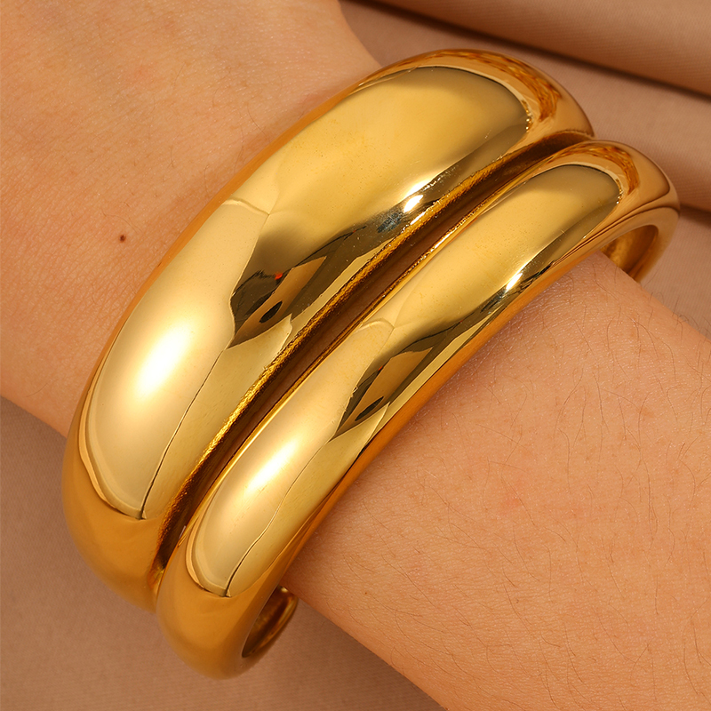 1pcs - Double Color Light Side Stacked Wide Bracelet Set!The Design Is Eye-catching And Classic, With A Metallic Smooth Texture And Gold-silver Contrasting Colors, Showcasing Ingenuity And Elegant Luxury Charm - Paired With Stainless Steel Material