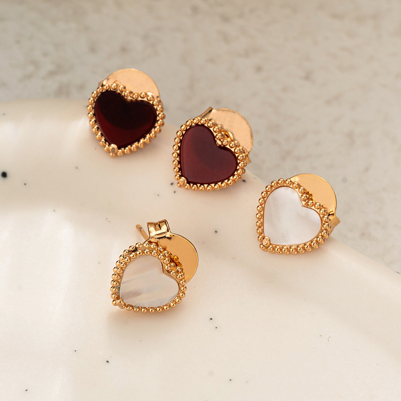 French Heart Shaped Earrings Women's Fashionable Elegant Small Precise Ear Jewelry High-End Sensation Light Luxury