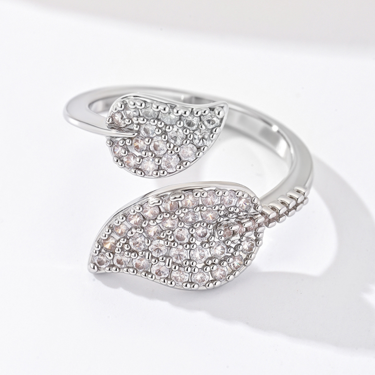 1 Piece Copper Inlaid Zircon Material Exquisite Light Luxury Personality Women's Leaf Ring Party Jewelry Accessories