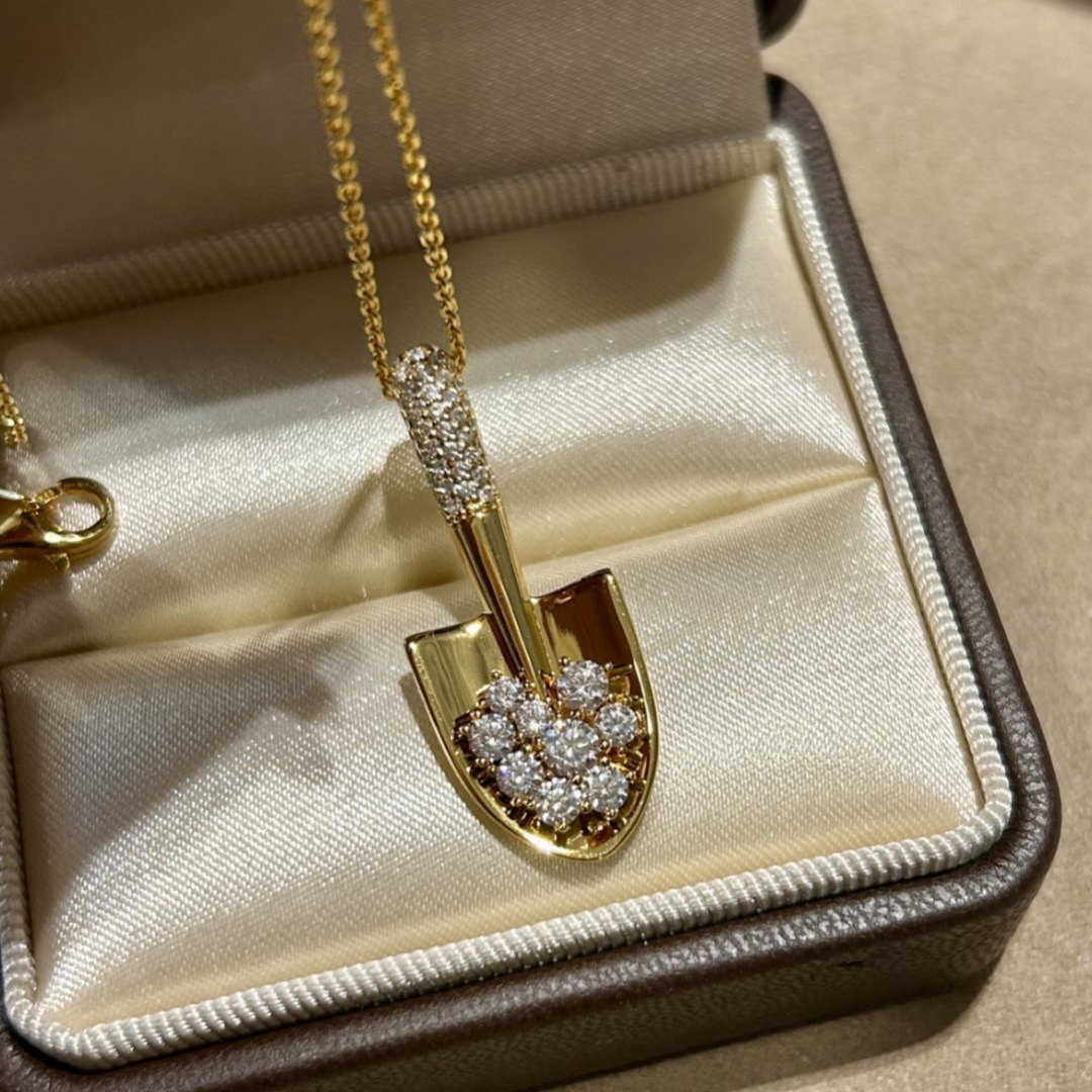 Vintage Gold Geometric Pattern Shovel Necklace For Women Daily Wear Inlaid With Diamonds Versatile Collarbone Chain High-end Fashion Jewelry