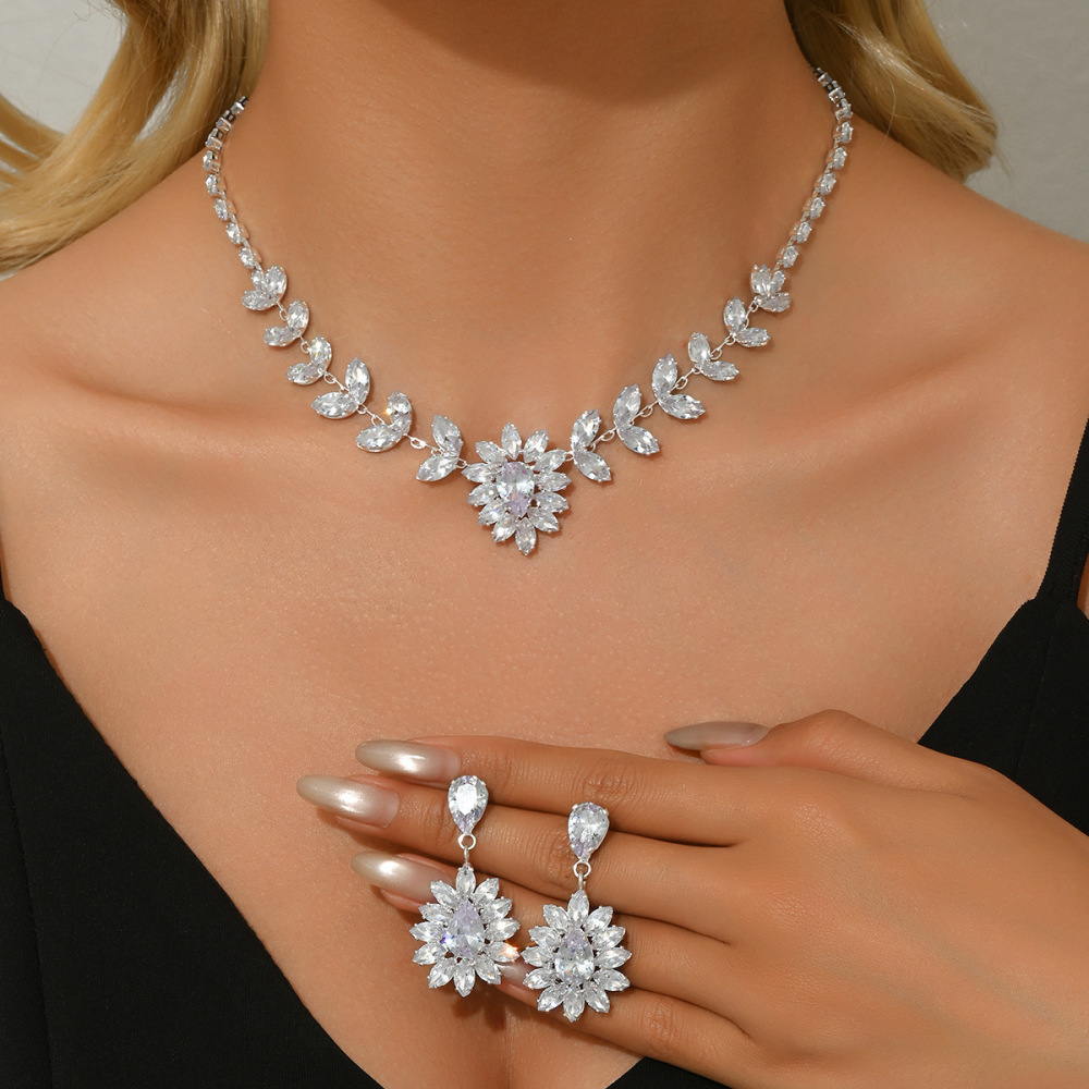 Classic Waterdrop Zircon Wedding Accessories Jewelry Set For Brides Earrings Necklace Gown  Style