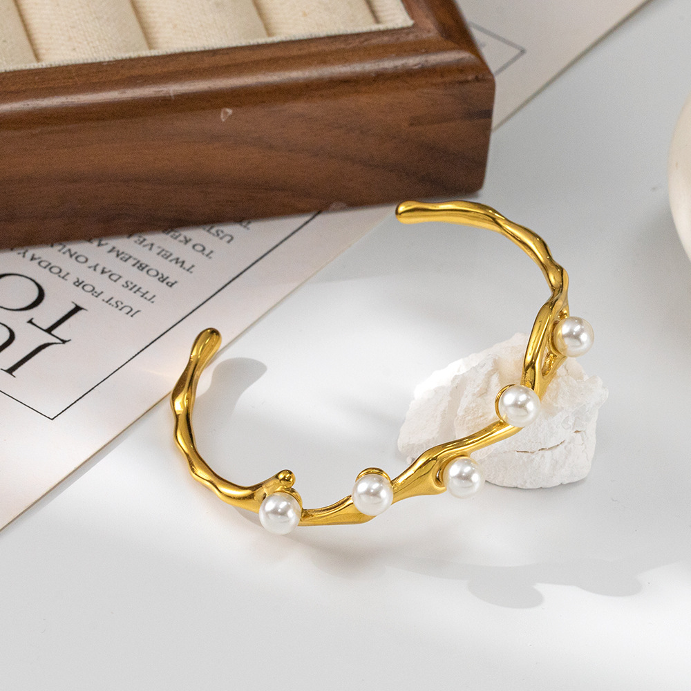 Elegant C-shaped Pearl Inlaid Titanium Steel Bracelet Women's Accessories Vintage French Style Rose Gold