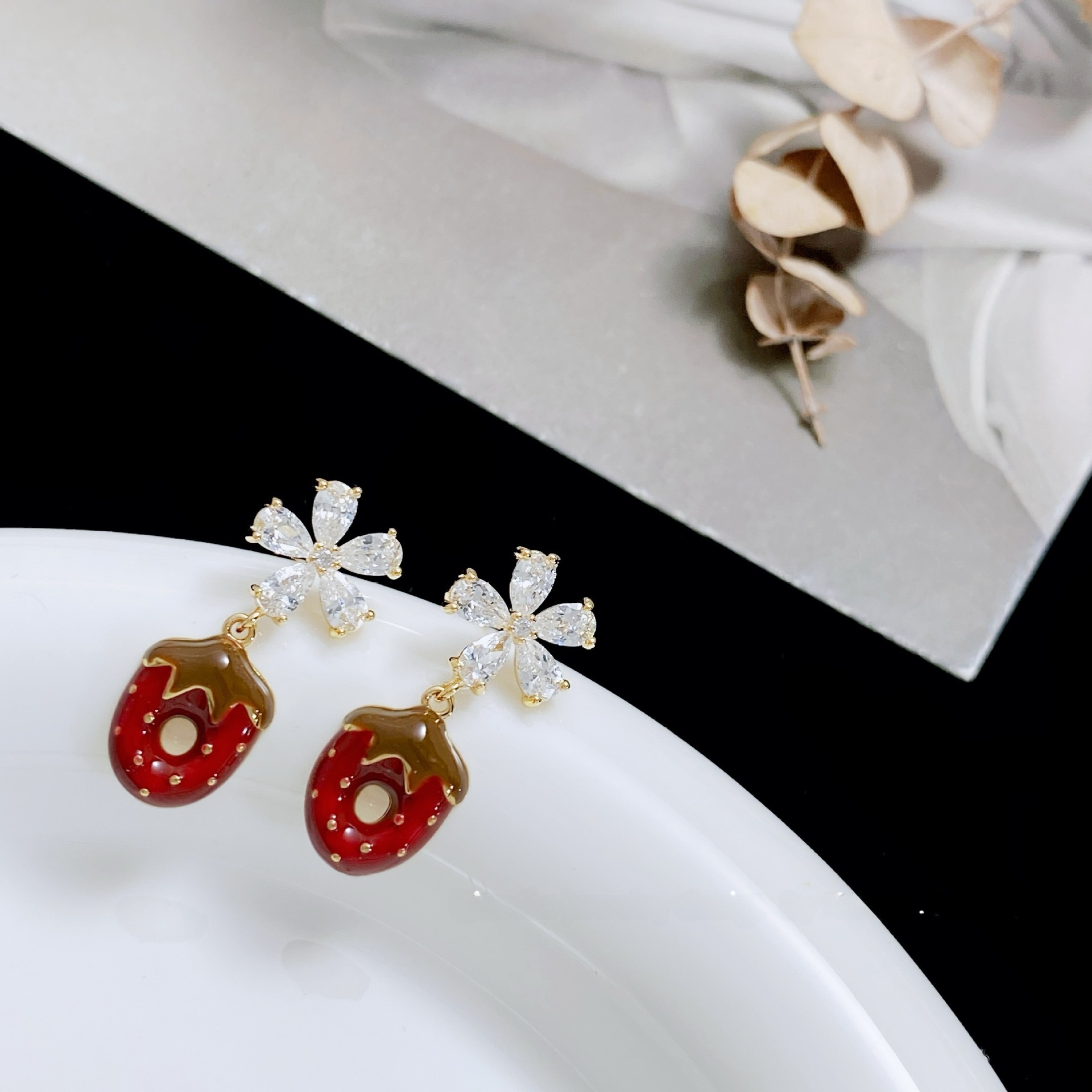 Elegant Zircon Strawberry Shaped Drop Earrings Women's S925 Silver Needle Sweet Cute High-End Feeling Ear Jewelry