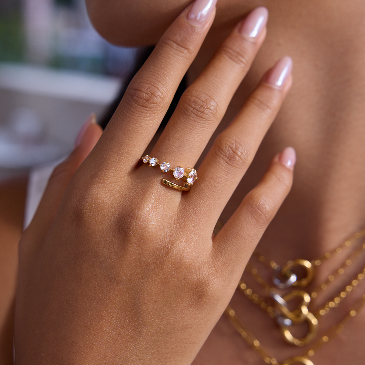 Ladies Classic Style 18K Gold Stainless Steel Round White Zirconia Ring Line Design Size 7 Jewelry Accessories Rings