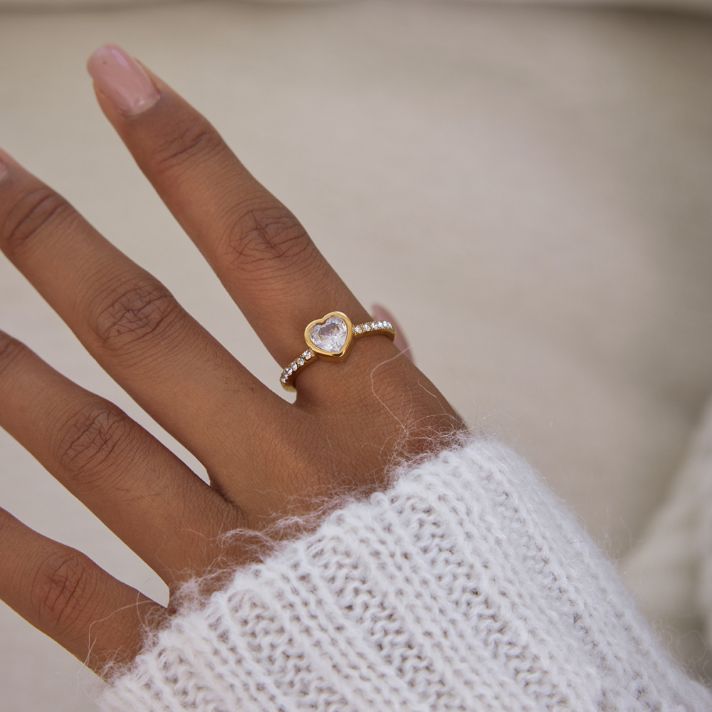 Women's Classic Style 18K Gold 304 Stainless Steel + Zircon Heart White Zircon Ring Size 7